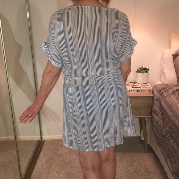 H&M - Chic Blue & White Striped Bathing Suit Coverup - Size: 6 - Picture 3 of 6